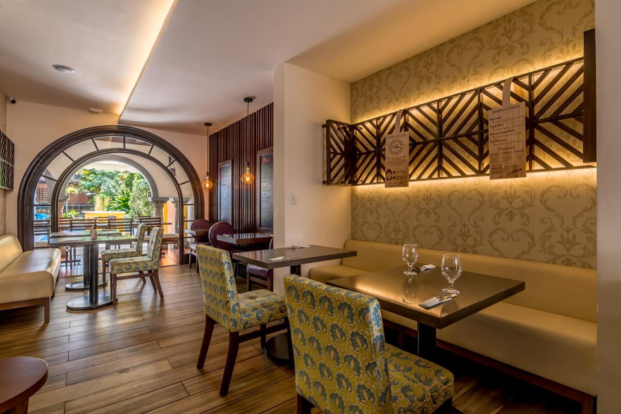 Colonial Hotel 3*