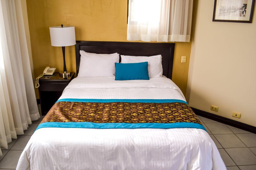 Colonial Hotel