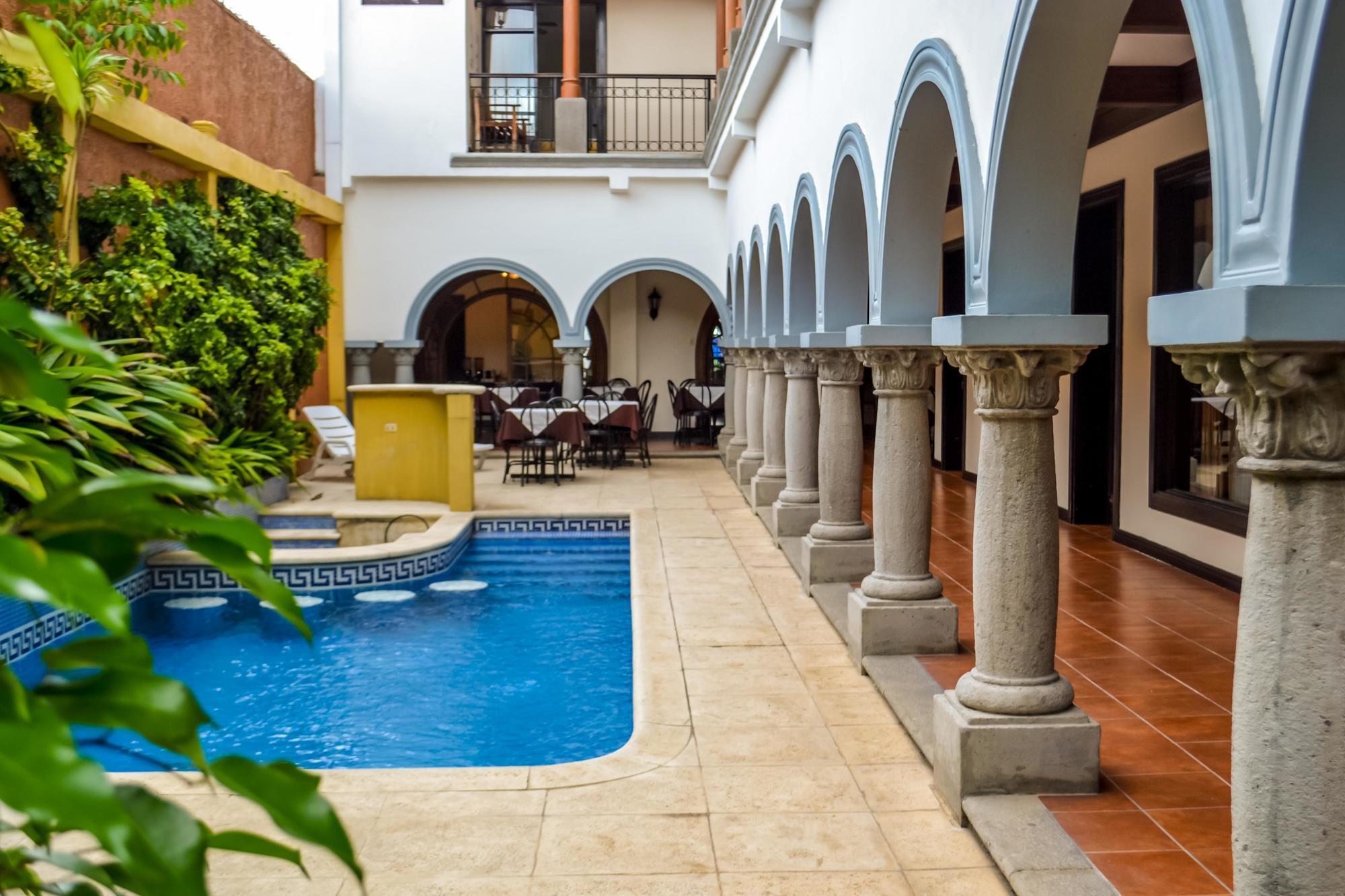 Colonial Hotel
