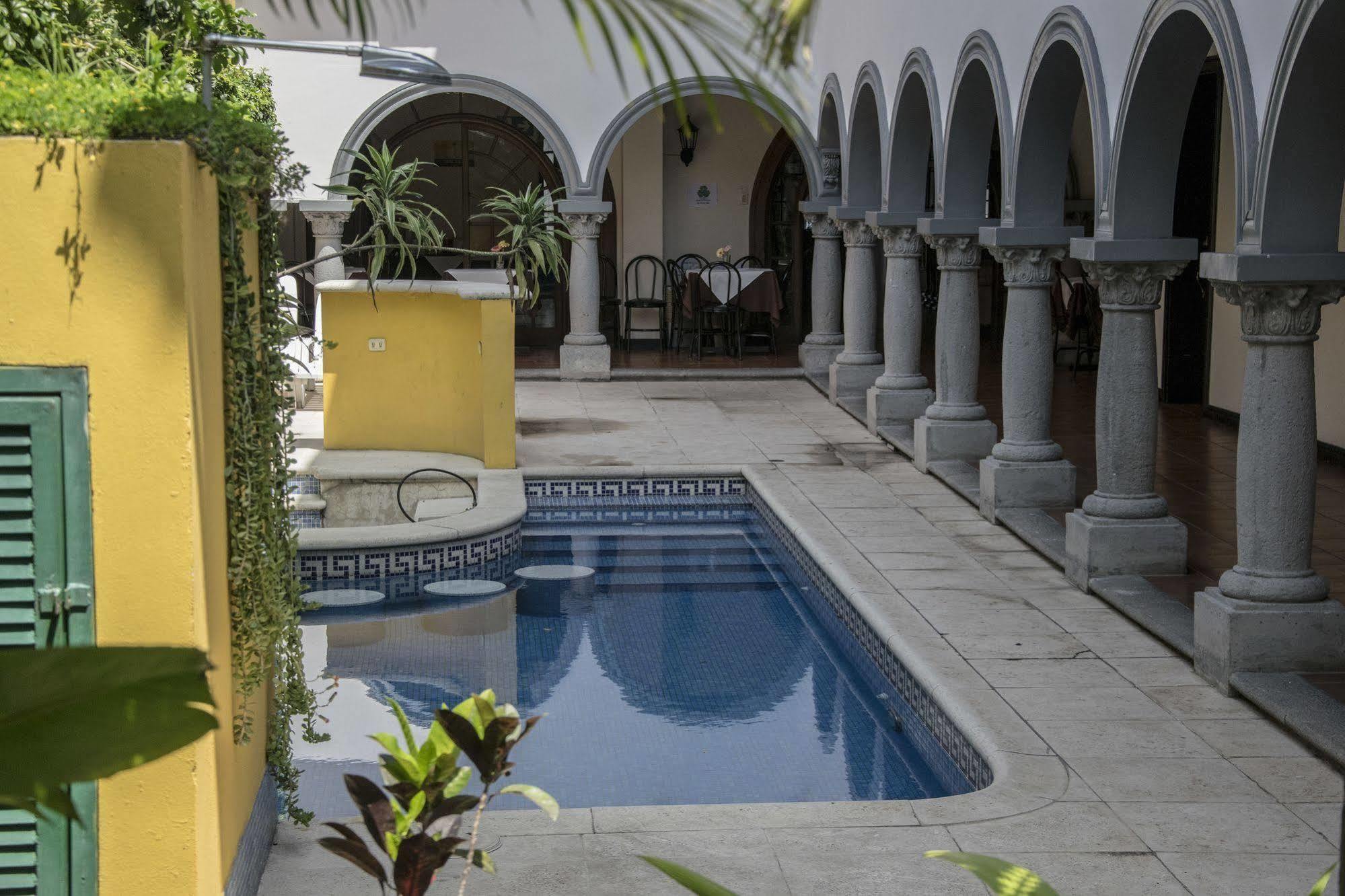 Colonial Hotel