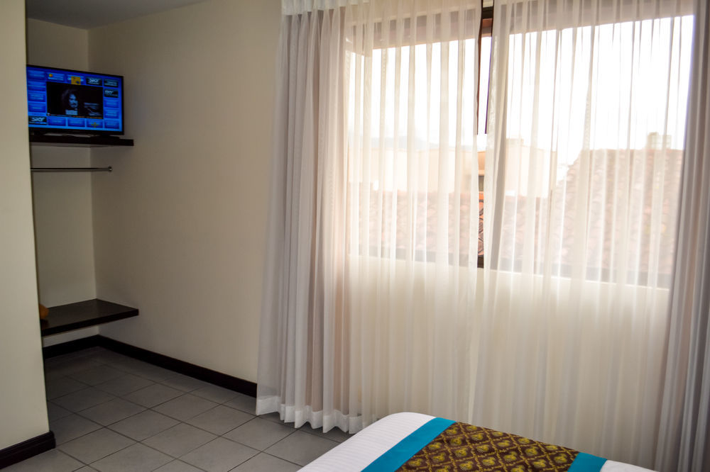 Colonial Hotel 3*